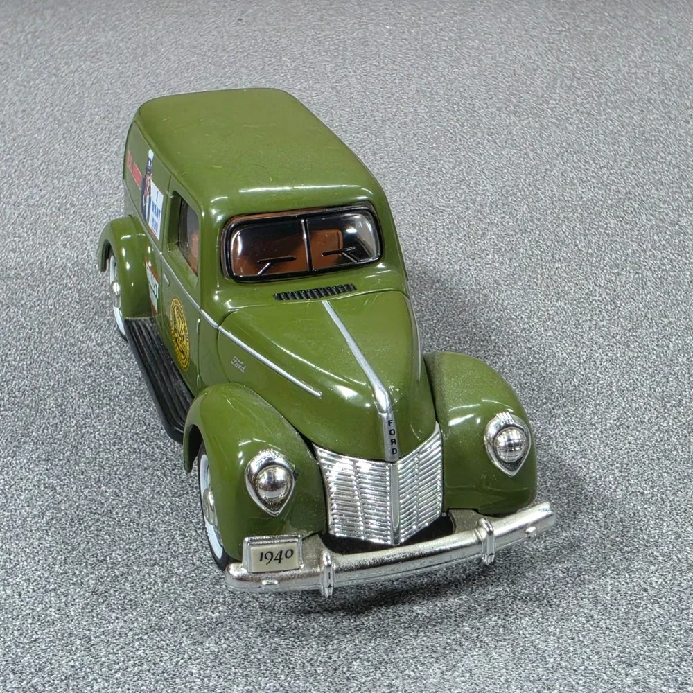 Golden Wheel 1940 Ford Sedan Delivery US Army Uncle Sam Green Excellent 1/32